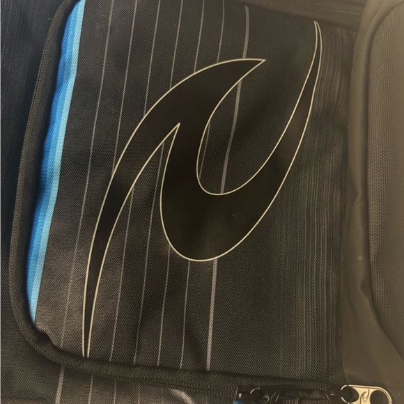 BRAND NEW Rip Curl Black and Blue Men's cooler Backpack - Picture 6 of 11